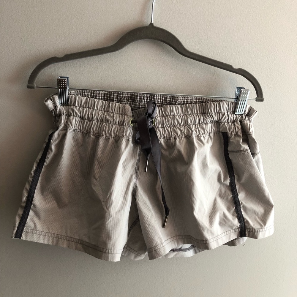 Lulu Lemon Spring Break Away Short